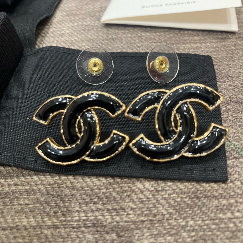 香奈兒chanel 黑色琺瑯 金邊 大款 logo耳針 耳環-2