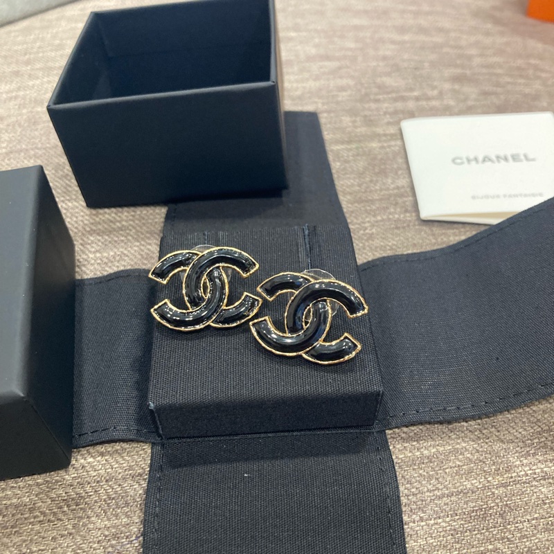 香奈兒chanel 黑色琺瑯 金邊 大款 logo耳針 耳環-5