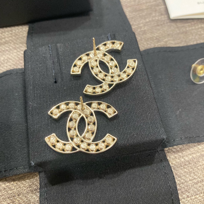 香奈兒chanel 黑珠珠銀邊 大logo 耳針 耳環-6