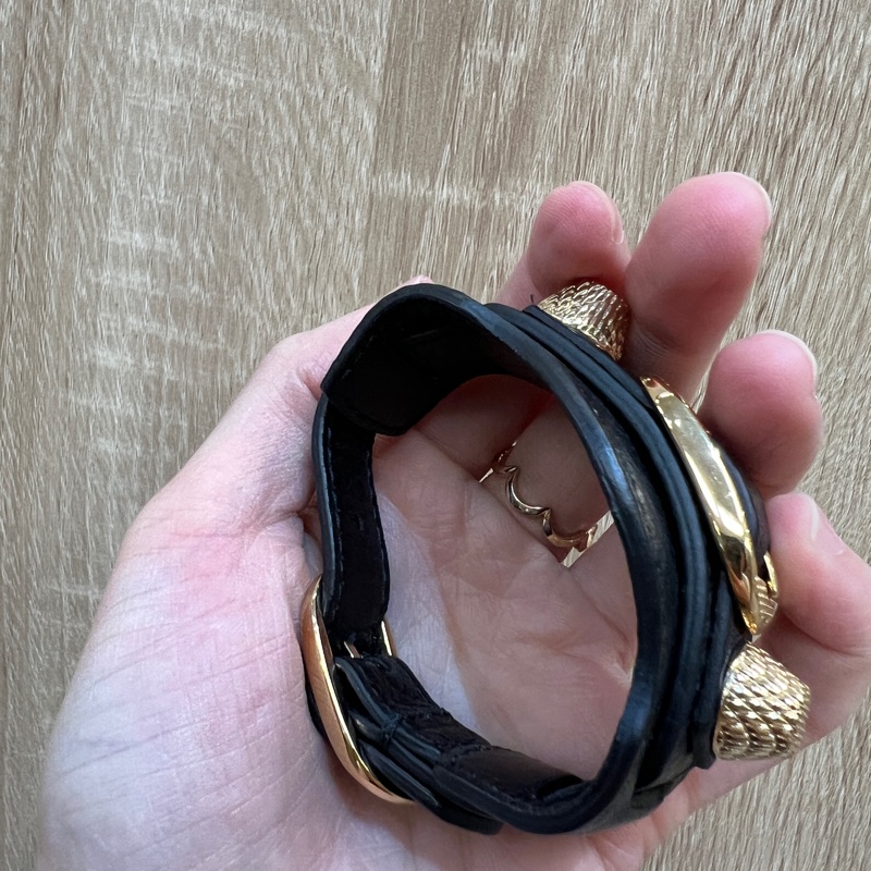Balenciaga 黑羊皮Giant霧金釦寬版手環235480-5