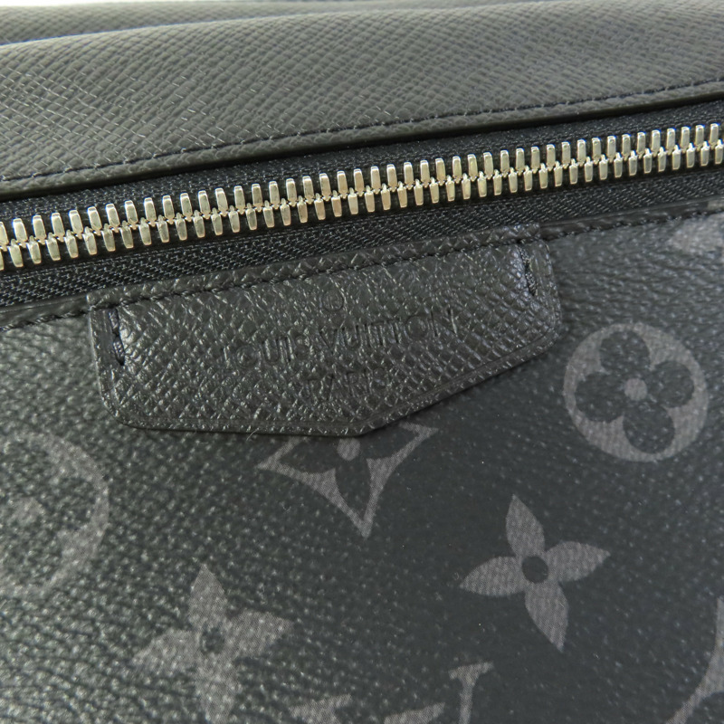 LOUIS VUITTON Monogram Eclipse/Taiga Outdoor Messenger銀扣肩背袋-11