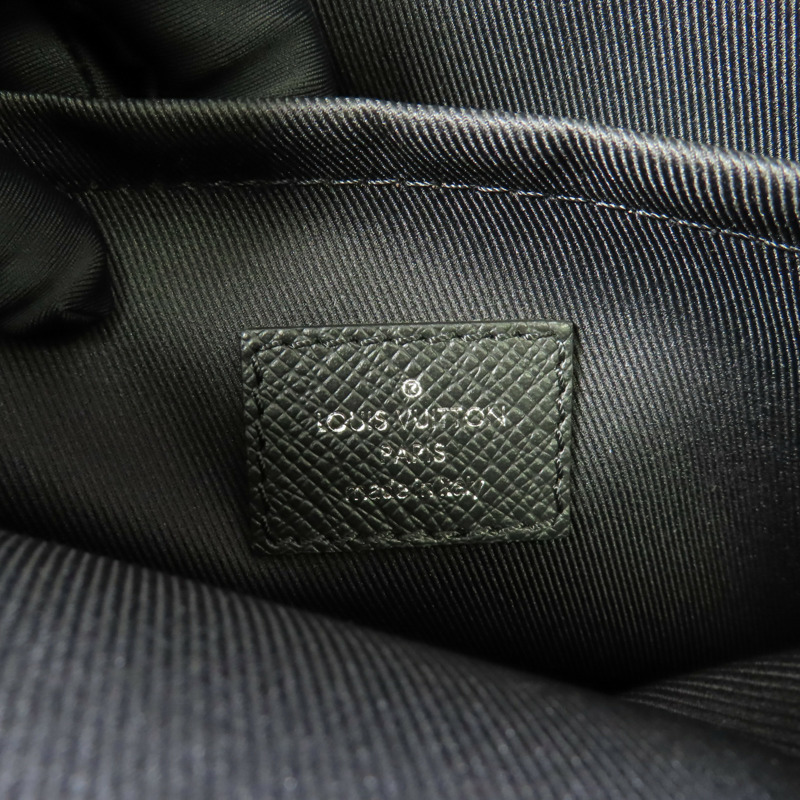LOUIS VUITTON Monogram Eclipse/Taiga Outdoor Messenger銀扣肩背袋-14