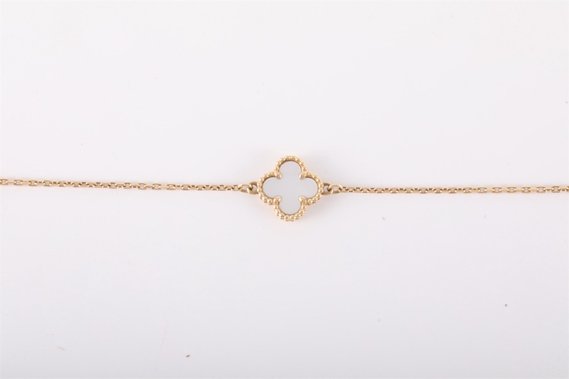 VAN CLEEF&ARPELS(梵克雅寶) Sweet Alhambra 小號單花手鏈 新扣 18K黃金/白貝母 S-M碼 黃金-2