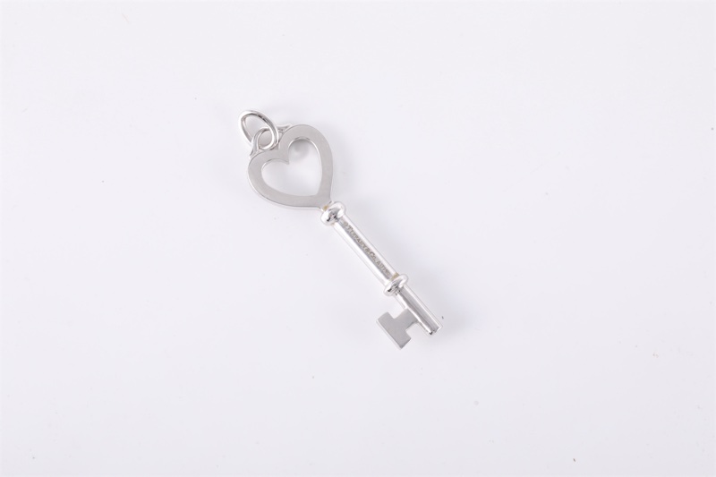 TIFFANY&CO(蒂芙尼)  18K白金 鑽石 項鏈 白金 愛心 半鑽 鑰匙 吊墜 18K-3