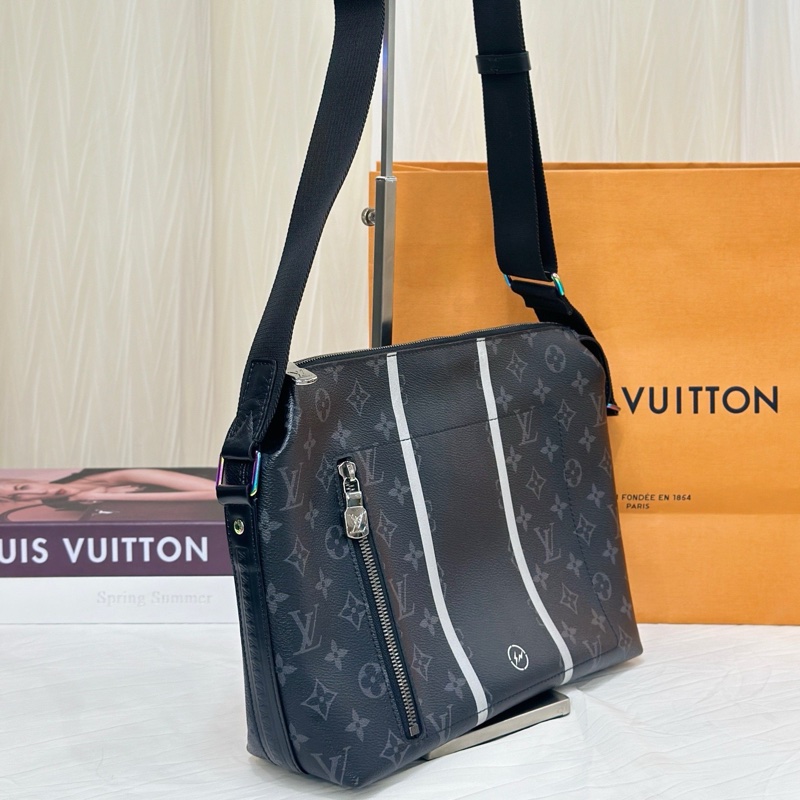 LV男士黑武士斜挎包 藤原浩聯名款 尺寸約30*25~-1