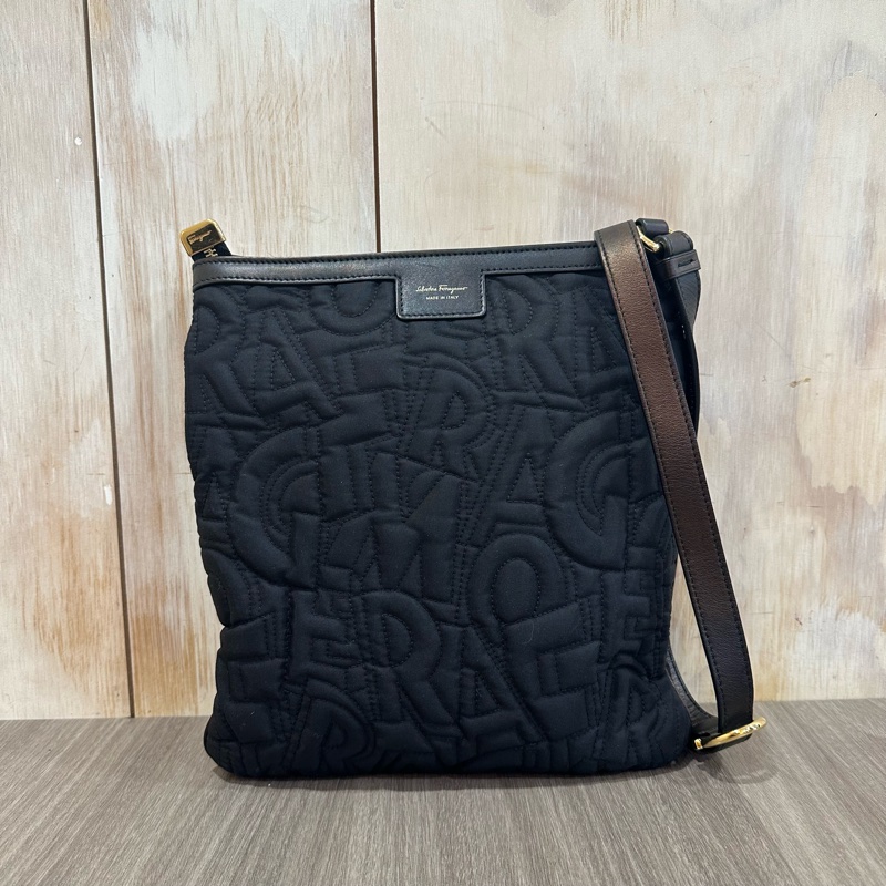 Ferragamo 黑尼龍拼皮革斜背背 郵差包-0