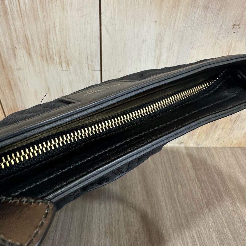 Ferragamo 黑尼龍拼皮革斜背背 郵差包-13