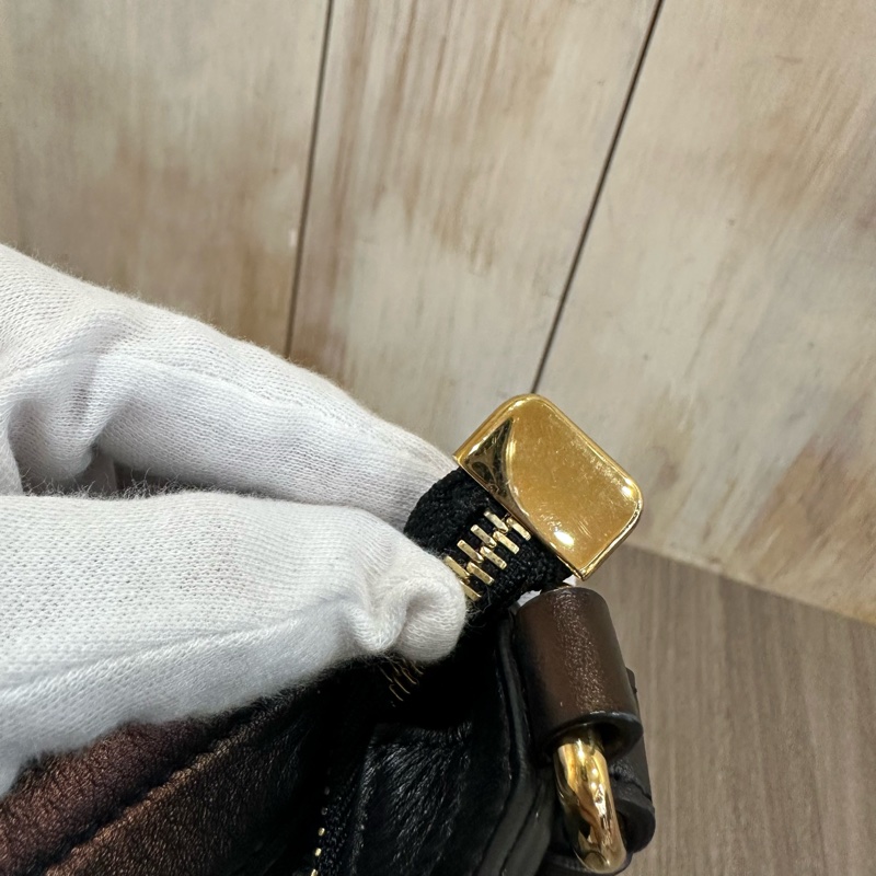 Ferragamo 黑尼龍拼皮革斜背背 郵差包-31