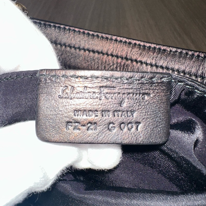 Ferragamo 黑尼龍拼皮革斜背背 郵差包-37