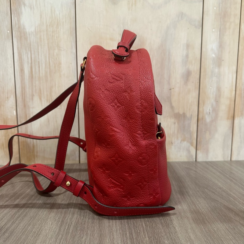 LV M44015 紅色牛皮壓紋後背包-3