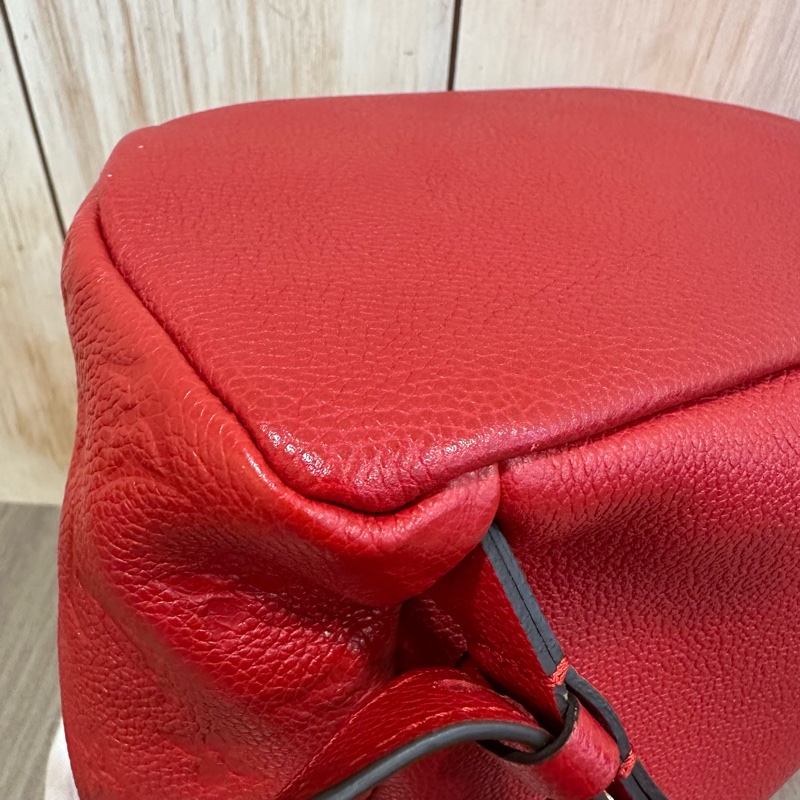 LV M44015 紅色牛皮壓紋後背包-5