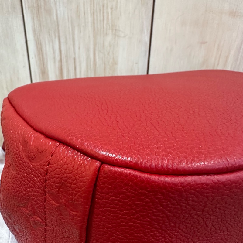 LV M44015 紅色牛皮壓紋後背包-8