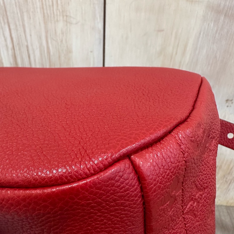 LV M44015 紅色牛皮壓紋後背包-9