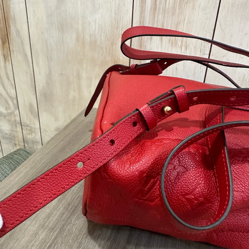 LV M44015 紅色牛皮壓紋後背包-16