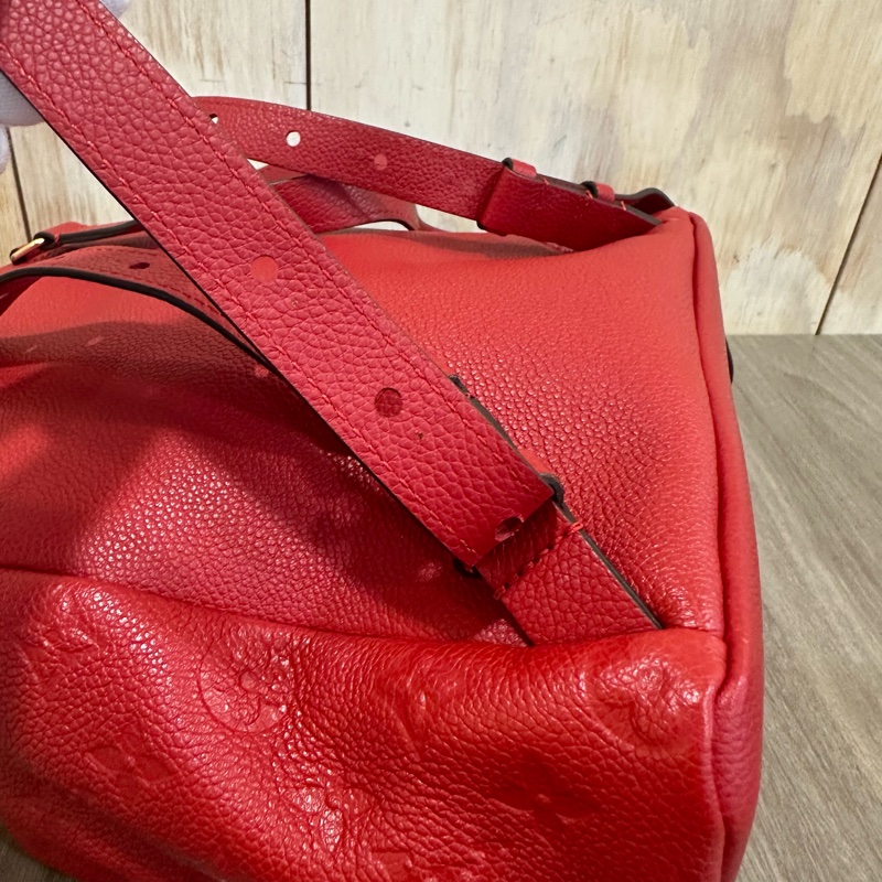 LV M44015 紅色牛皮壓紋後背包-18