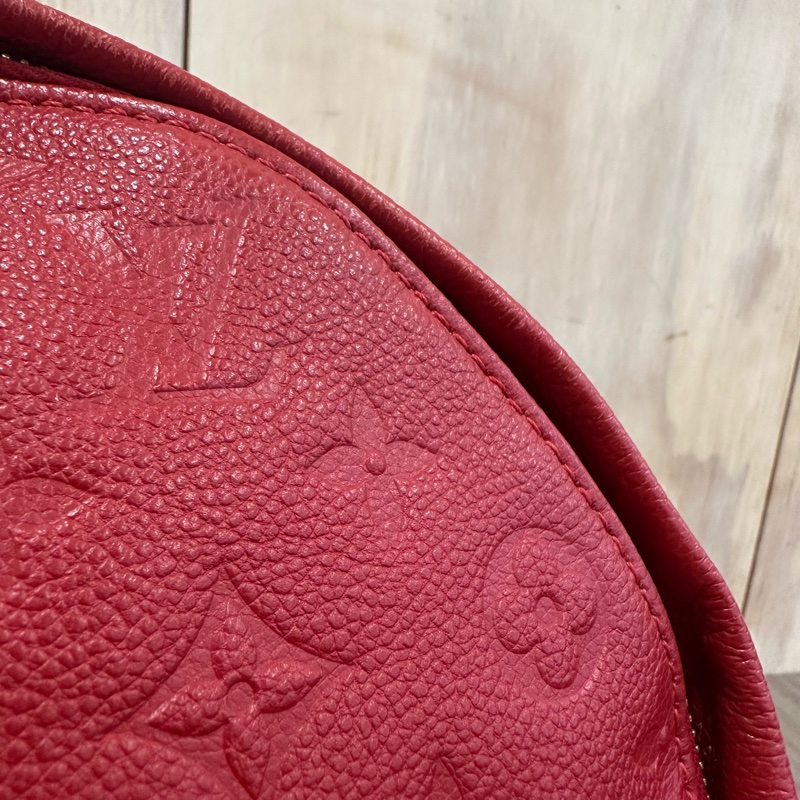 LV M44015 紅色牛皮壓紋後背包-23
