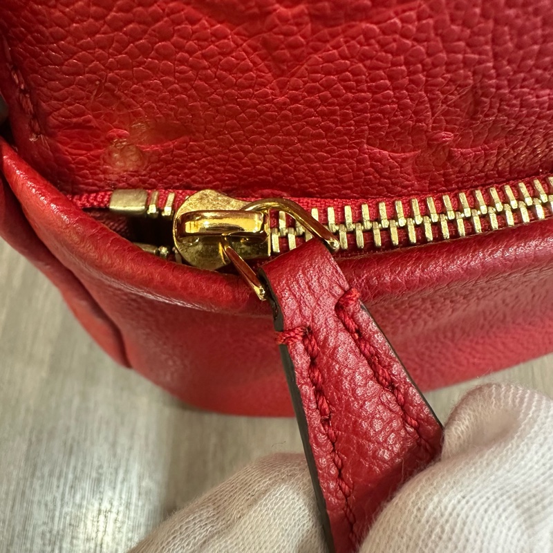 LV M44015 紅色牛皮壓紋後背包-26