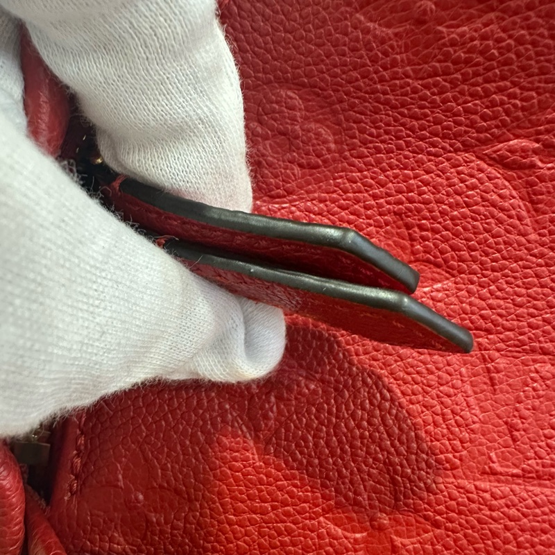 LV M44015 紅色牛皮壓紋後背包-32