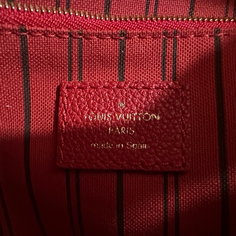 LV M44015 紅色牛皮壓紋後背包-36