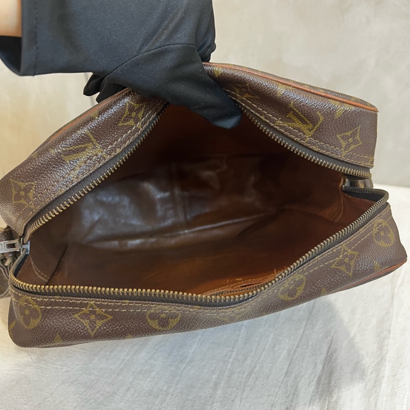 Louis Vuitton 直式書包-25