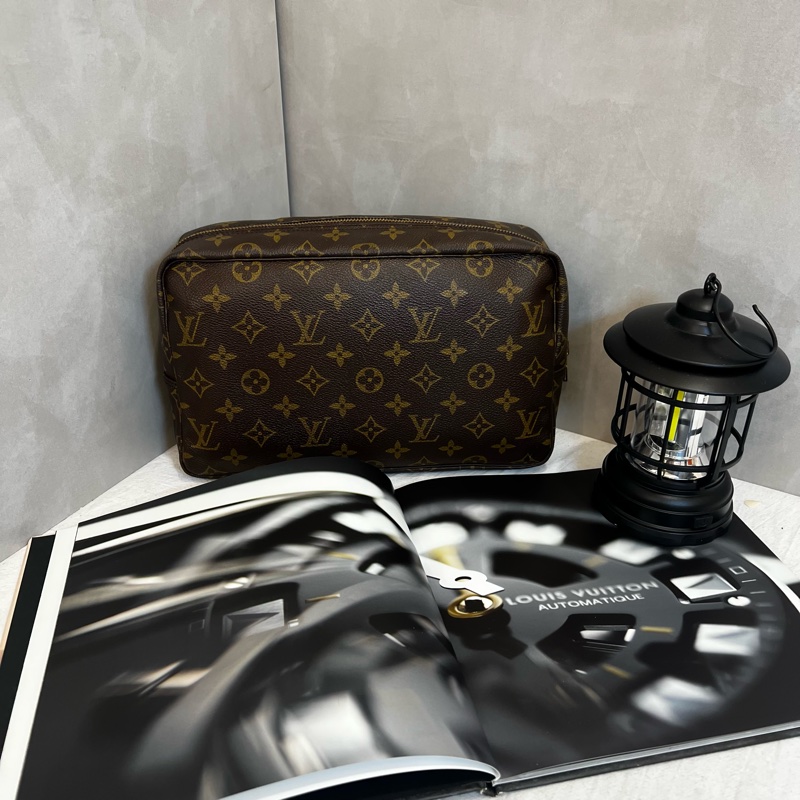 LV 經典洗漱包 手拿包-1
