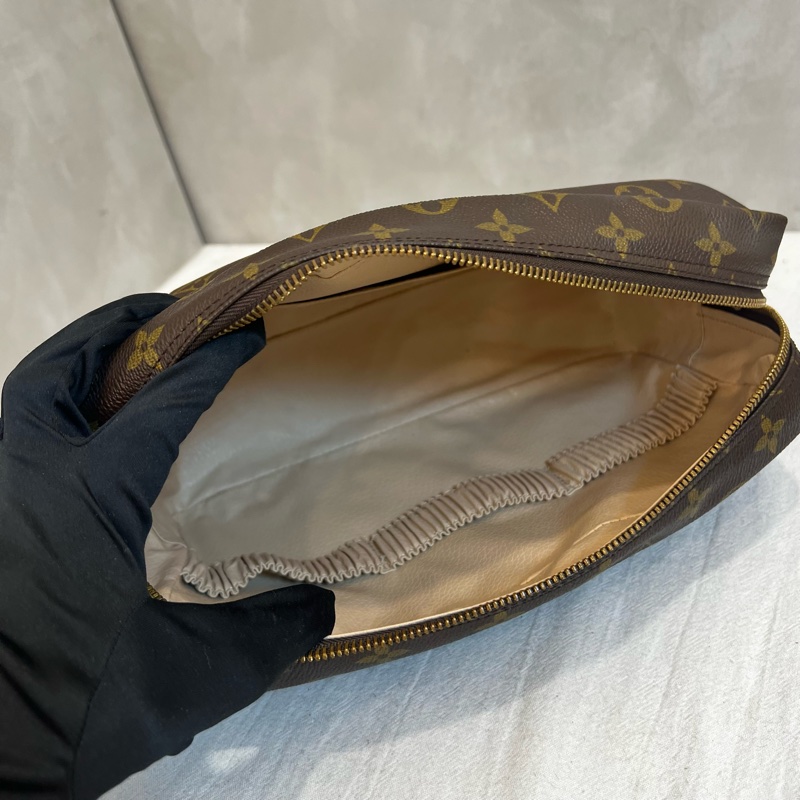 LV 經典洗漱包 手拿包-14