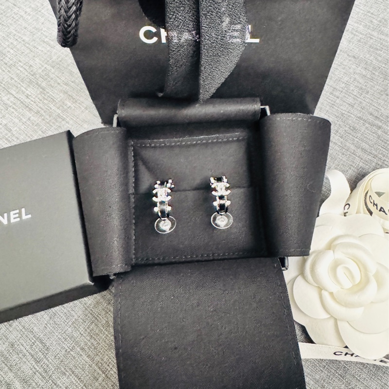 CHANEL 限量款皮革穿鍊耳環 9成9新-0