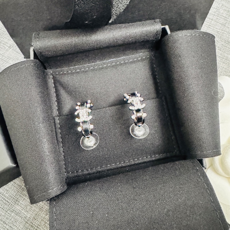 CHANEL 限量款皮革穿鍊耳環 9成9新-3