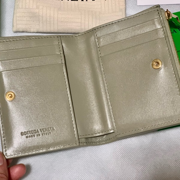 二手 保證正品 BOTTEGA VENETA 寬編織小羊皮革 金色拉鍊零錢短夾 草灰綠 限量色 BV-9