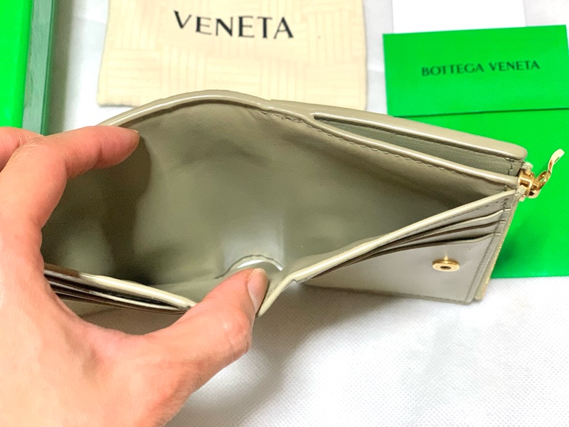 二手 保證正品 BOTTEGA VENETA 寬編織小羊皮革 金色拉鍊零錢短夾 草灰綠 限量色 BV-13
