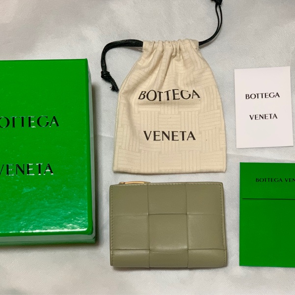 二手 保證正品 BOTTEGA VENETA 寬編織小羊皮革 金色拉鍊零錢短夾 草灰綠 限量色 BV-15