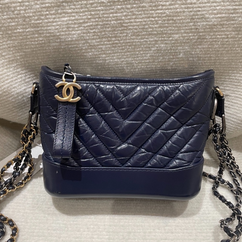 CHANEL 香奈兒流浪包小號藏藍色V紋牛皮金扣鏈條包單肩包-0