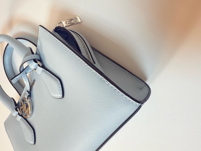 ✔ MICHAEL KORS Sheila 銀字圓標Logo防刮三層提肩兩用包(威尼斯藍) 小款-6