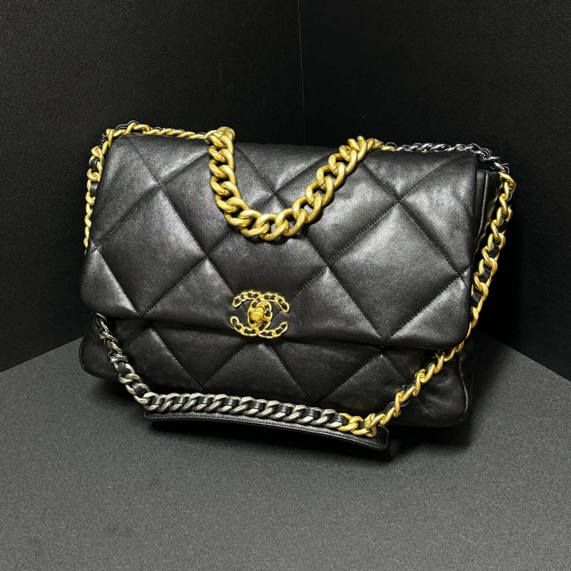 (全新品 全套配件🎁) Chanel 19 Maxi 黑金羊皮 飛機包 專櫃33萬!-6