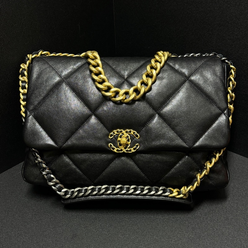 (全新品 全套配件🎁) Chanel 19 Maxi 黑金羊皮 飛機包 專櫃33萬!-7