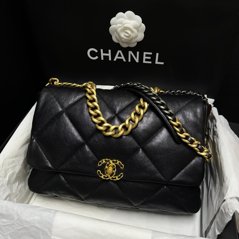 (全新品 全套配件🎁) Chanel 19 Maxi 黑金羊皮 飛機包 專櫃33萬!-15