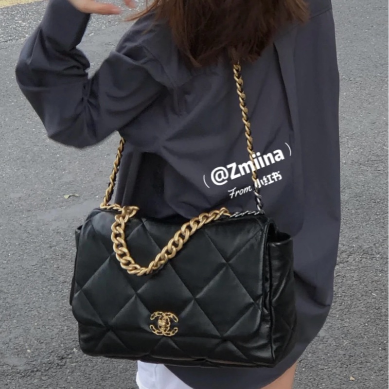 (全新品 全套配件🎁) Chanel 19 Maxi 黑金羊皮 飛機包 專櫃33萬!-19
