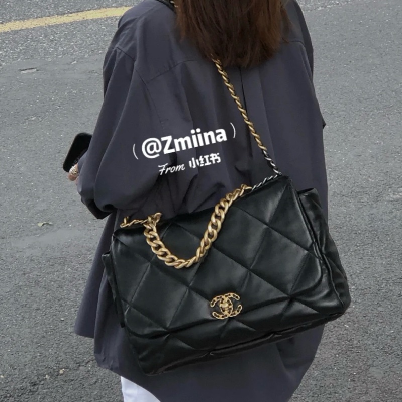 (全新品 全套配件🎁) Chanel 19 Maxi 黑金羊皮 飛機包 專櫃33萬!-21