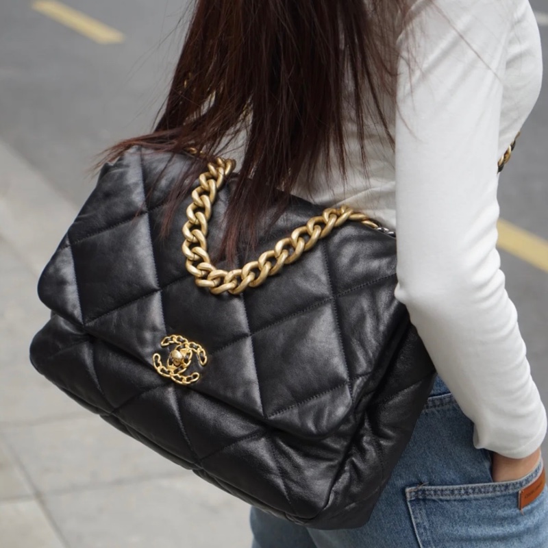 (全新品 全套配件🎁) Chanel 19 Maxi 黑金羊皮 飛機包 專櫃33萬!-23