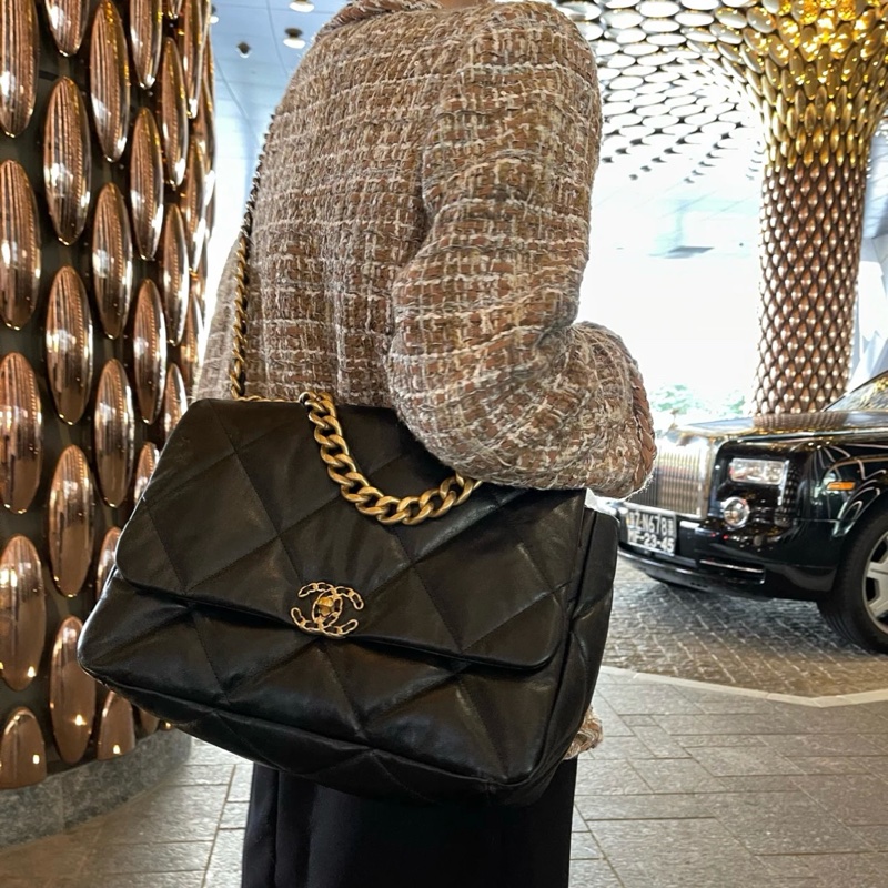 (全新品 全套配件🎁) Chanel 19 Maxi 黑金羊皮 飛機包 專櫃33萬!-31