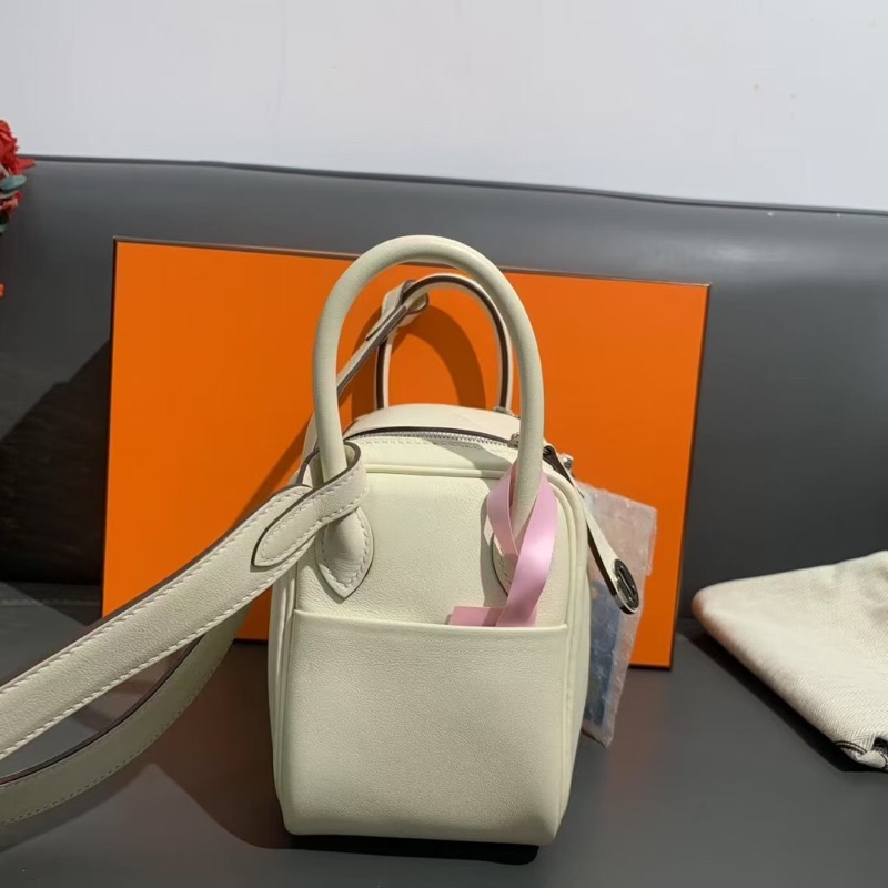 Hermes愛馬仕mini lindy奶油白swift皮內拼琥珀黃銀扣B刻-3