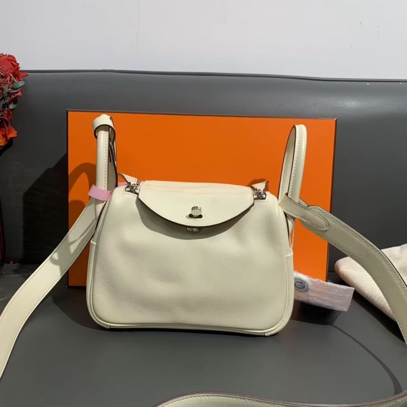 Hermes愛馬仕mini lindy奶油白swift皮內拼琥珀黃銀扣B刻-8