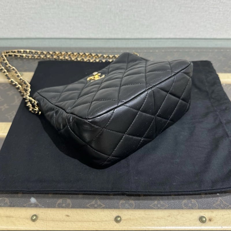 CHANEL 22S黑金菱格紋腋下hobo托特包 19*16*8 99新配件盒子塵袋購證-4