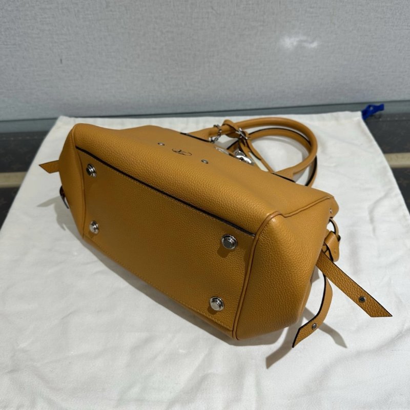LV milla系列銀扣肩背手提包 22.5*23*16 99新配件盒子塵袋鑰匙鎖-2