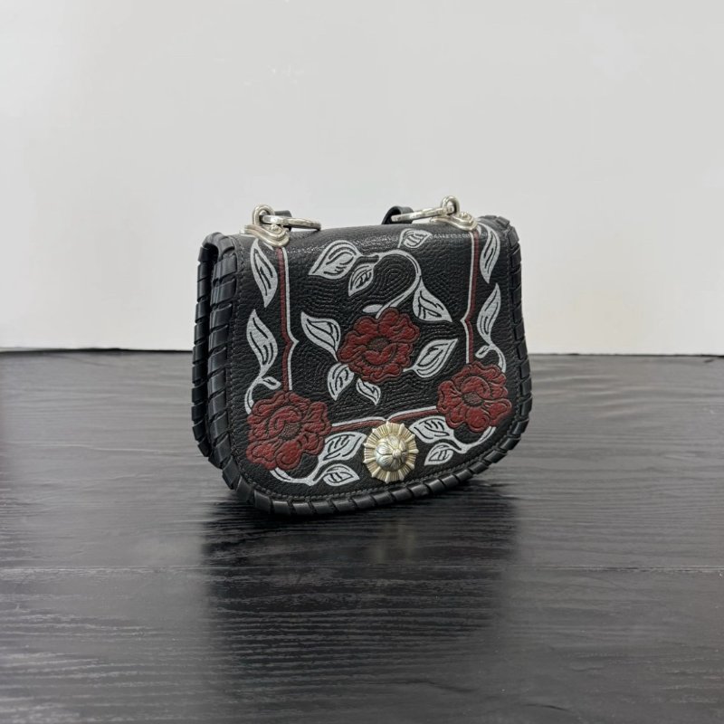 MIUMIU 黑色復古玫瑰浮雕肩背斜背包 20*15*6 98新配件塵袋-1