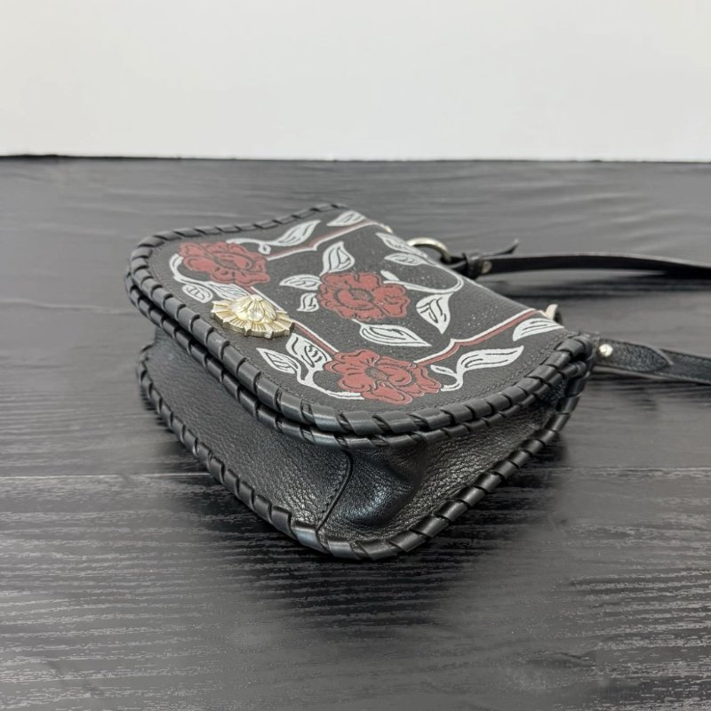 MIUMIU 黑色復古玫瑰浮雕肩背斜背包 20*15*6 98新配件塵袋-2