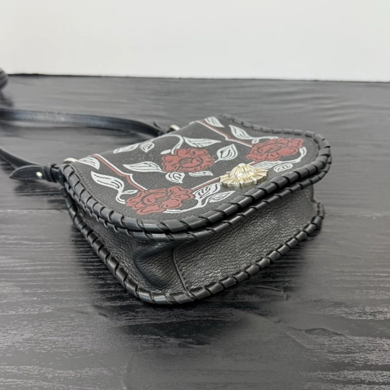 MIUMIU 黑色復古玫瑰浮雕肩背斜背包 20*15*6 98新配件塵袋-4