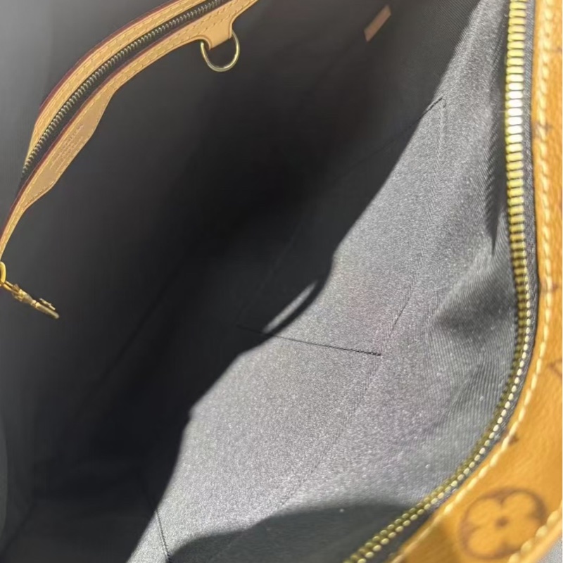 LV路易威登20SS Carry it 焦糖色子母袋 塗鴉錄像帶文藝範怎麼背都好看  容量非常大 非常實用 尺寸：35*35 ，配件塵袋小內袋-4