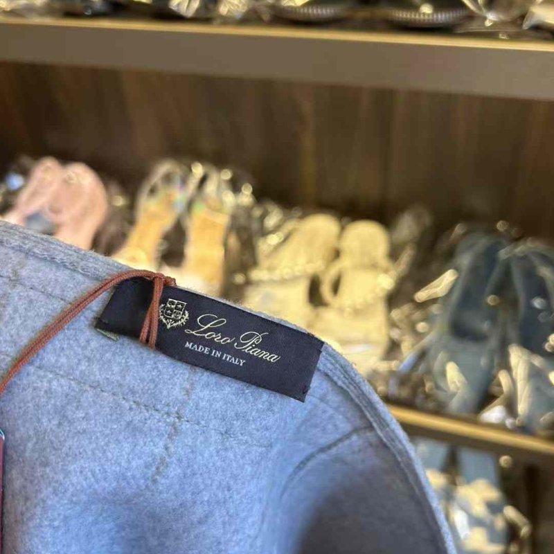 Loro piana 裙子 42號 全新閒置 羊絨100% 配上小羊皮腰飾 簡約大方-2