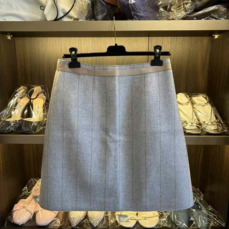 Loro piana 裙子 42號 全新閒置 羊絨100% 配上小羊皮腰飾 簡約大方-4